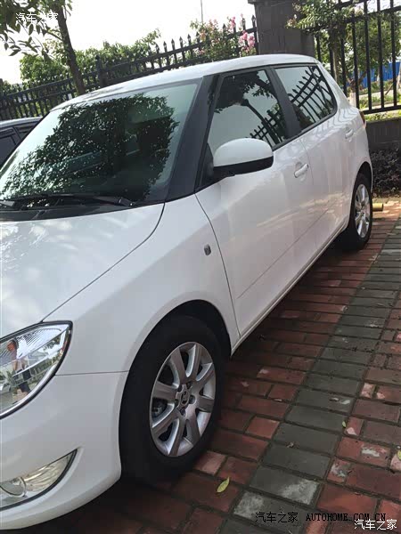 总的来说作为代步车还是比较经济适用，油耗低，唯一就是起步太肉