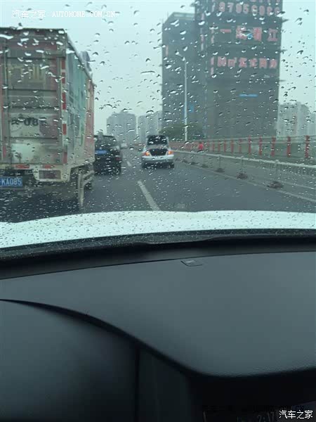 操控性能好，过弯妥妥的，高速跑起来舒适，定速巡航轻松