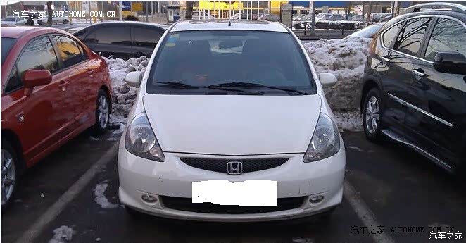 外观帅气，方向盘比较有手感，中控台是硬胶的，手感不够好