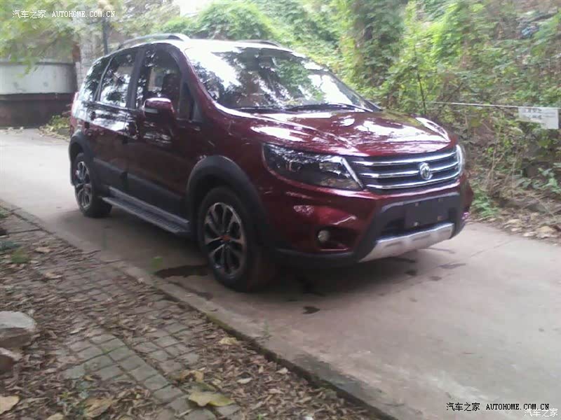 动力钢钢的，驾乘感觉不错。