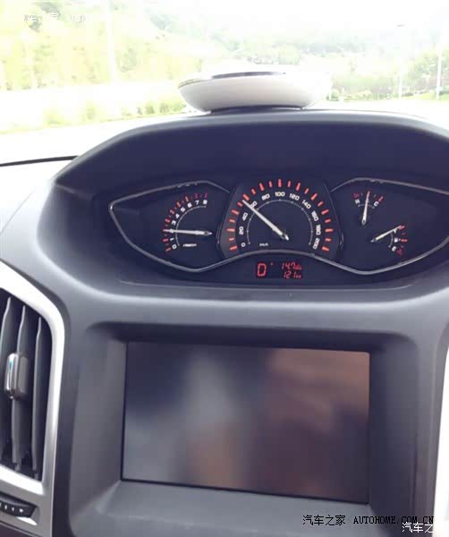 操控舒适都很好，做工基本达到合资水准，装配水平急需提高