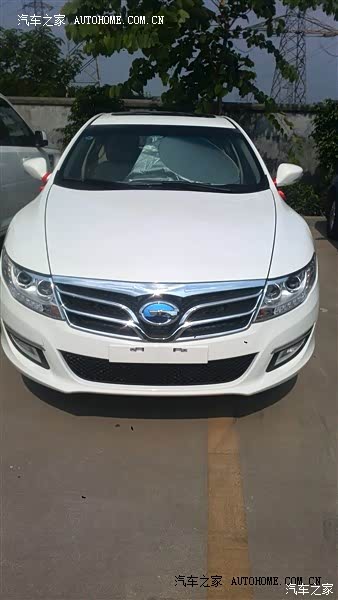 整体安静沉稳商务大气，内饰做工精致，B级混动车现时性价比首选