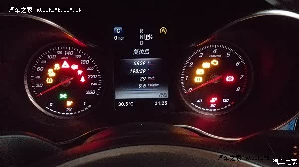 如果你注重外观，在意内饰，那就选她吧，科技感十足，秒杀同级车