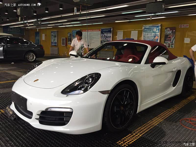 骑上了一批白色骏马