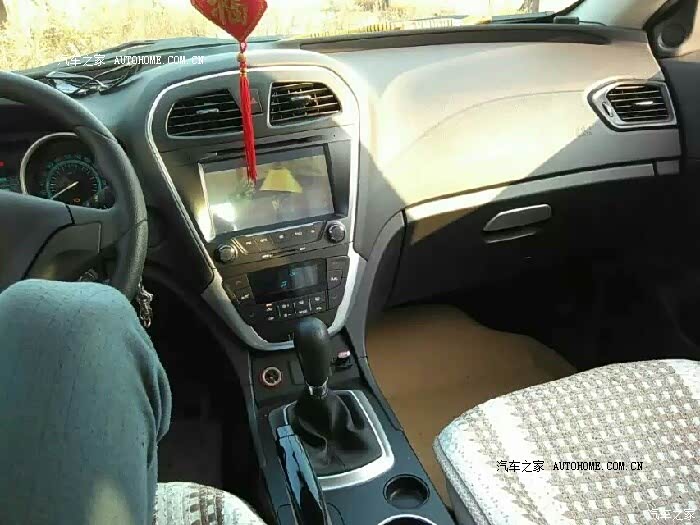 底盘稳重油耗略高空间巨大发动机噪音明显