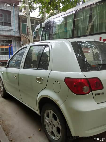 空间不错，小毛病挺多。密封不好。车重一吨，稳。