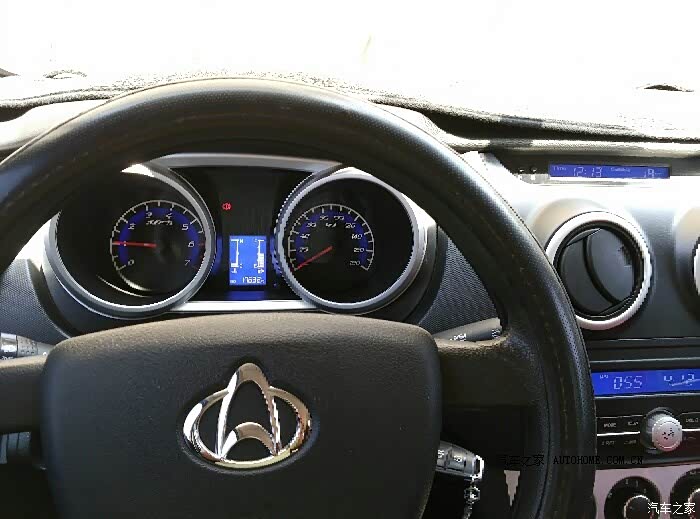 大气的外观，漂亮的中控，实惠的价格，拉人载货两相宜。