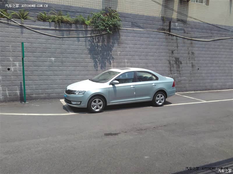 性价比高，空间大，转向及刹车时有异响，总体还满意。