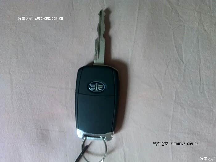 省油，样子美观，属于人见人爱型的外观，朋友看了普遍认为车不错