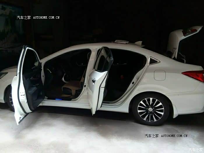 大气稳重，各个功能方便好用。