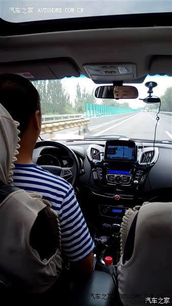 空间宽敞  内饰新颖不过塑料感过强  油耗偏高  1.5动力弱