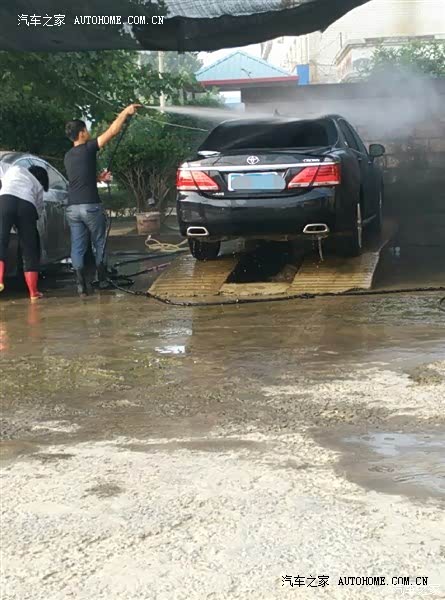 空间很大，开着舒服，隔音很好。