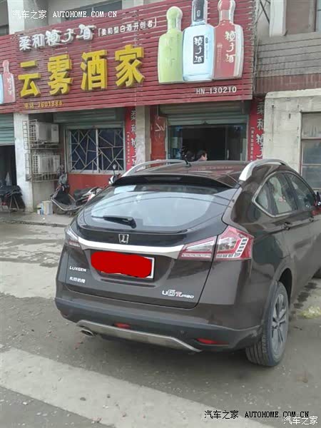 老婆当时第一眼就看中了这车的外观，绝对的靓丽