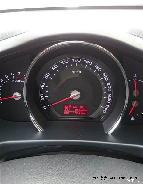 空间宽敞，操控极佳，舒适性差！