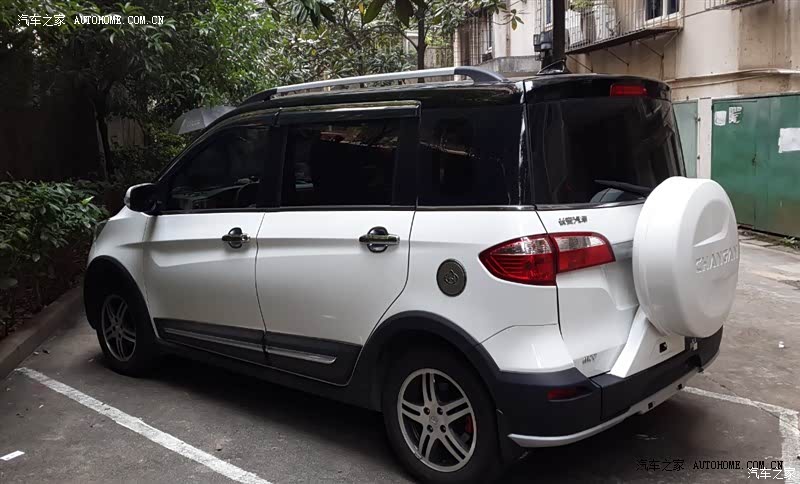 空间宽敞，外观还可以，做工中上。但发动机在80公里噪音过大。