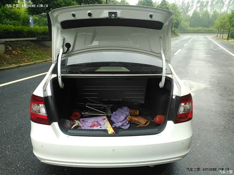 空间够大，做工一般，1.4的动力较弱，行驶质感优良