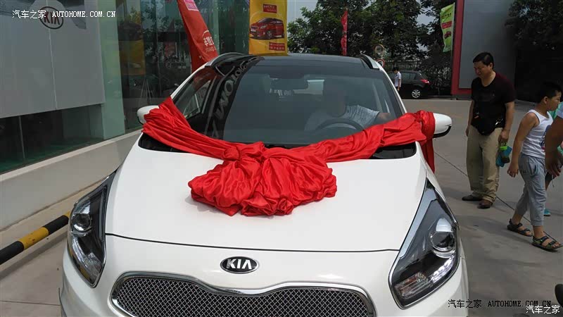 车的大小感觉合适，方向盘很轻，家庭用已经足够用了。