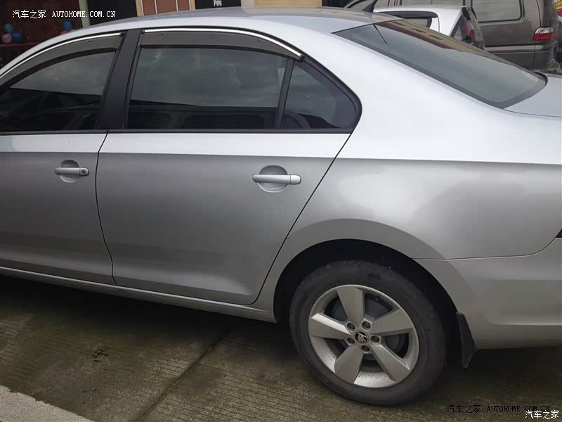 质量不错，外观中庸，没维修过，质量真的是扛扛的，