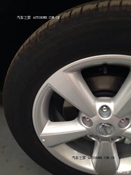 底盘扎实，提速有力，油耗低，隔音不错