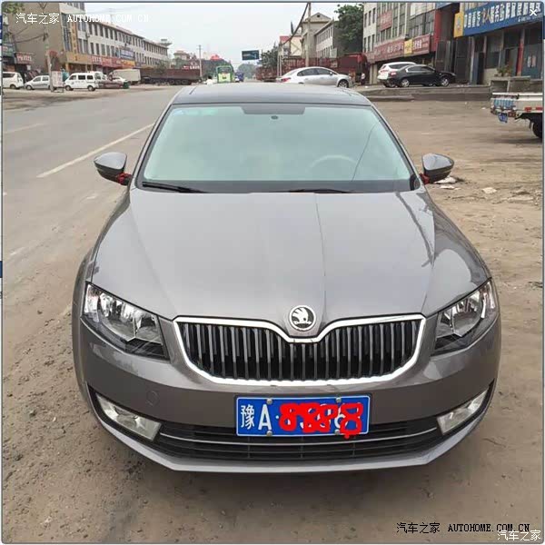 外观成熟稳重，内饰简洁有质感，乘坐空间富余，真正的A+级车！