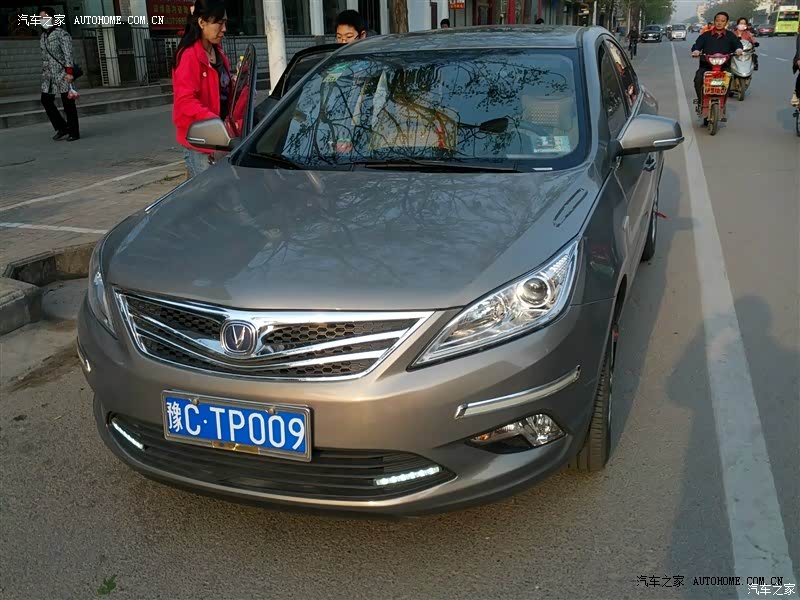 外观美观、线条动感，空间够用，内饰简洁，做工细致，油耗较低