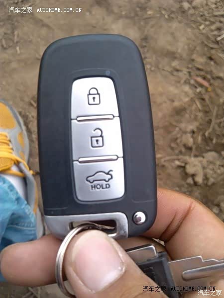 外观新潮靓丽，空间宽敞，动力输出好，操控感觉良好