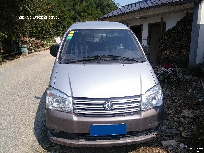 空间超大，外观经看，拉货动力强，油耗稍高，座椅舒适度刚刚好。