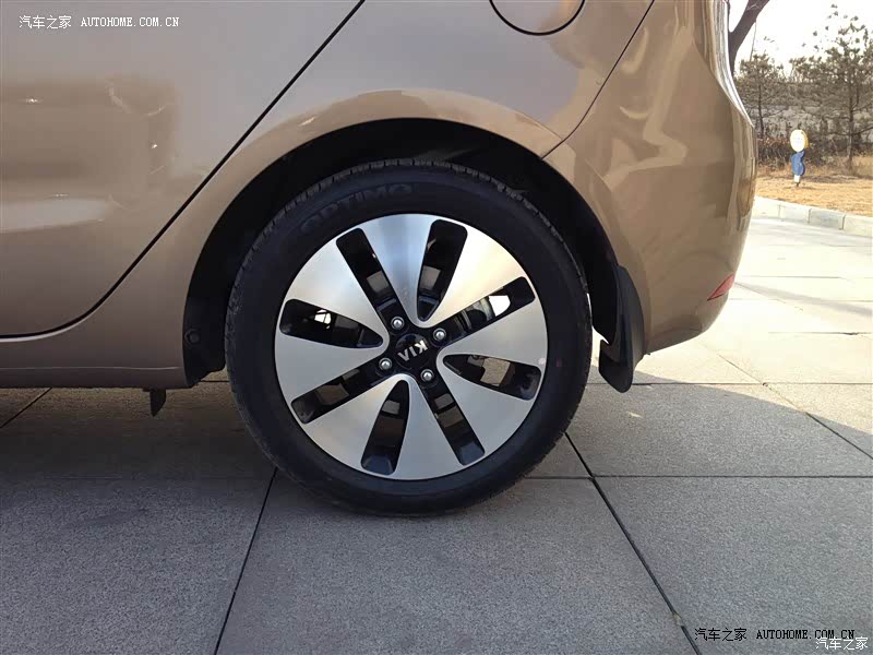 外型精致靓丽，内饰时尚，总之颜值很高。