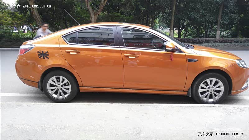 好看 空间不大 油耗高 胎噪大  老婆喜欢才是王道