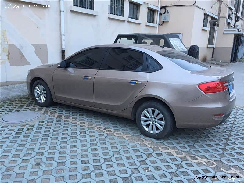 颜值高空间大做工粗糙材质一般异响多