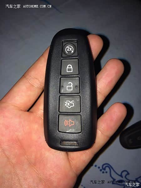 空间大，前排乘坐舒适，后排也是宽，安全，厚实。2.0T完全够用了