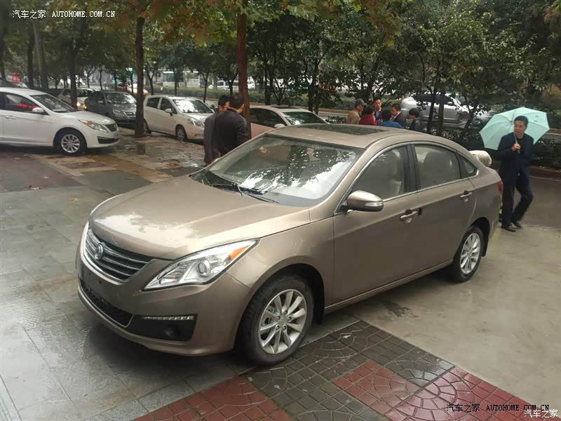 车很不错，2700mm的轴距不是吹的，家庭用很好，安全系数也很高，