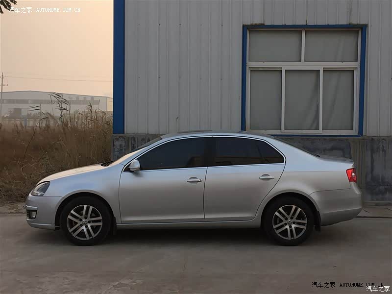 车型虽很老了现在看来还非常耐看很紧凑驾驶感受很棒指向精准。