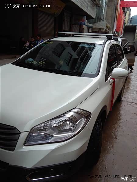 小SUV选的珠光白，漂亮的外观！丰富的配置。性价比不用说。