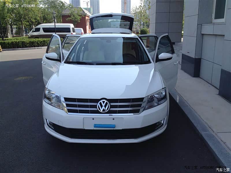 三口之家日常代步空间很宽裕，周末全家购物后备箱很实用