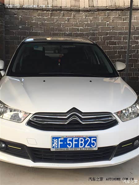 驾驶舒适，操控感强，外观漂亮大方，油耗居中。