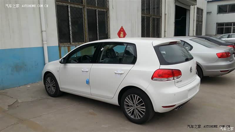 三口家绝对够用，动力满意，后备箱空间较小，油耗很满意