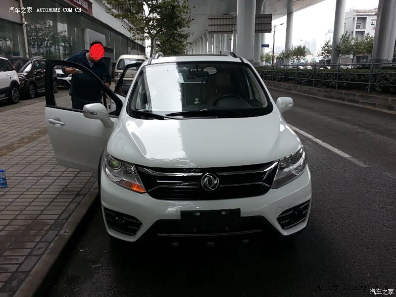 比较适合胖子的家庭代步车，操控比想象中方便，整体性价比不错