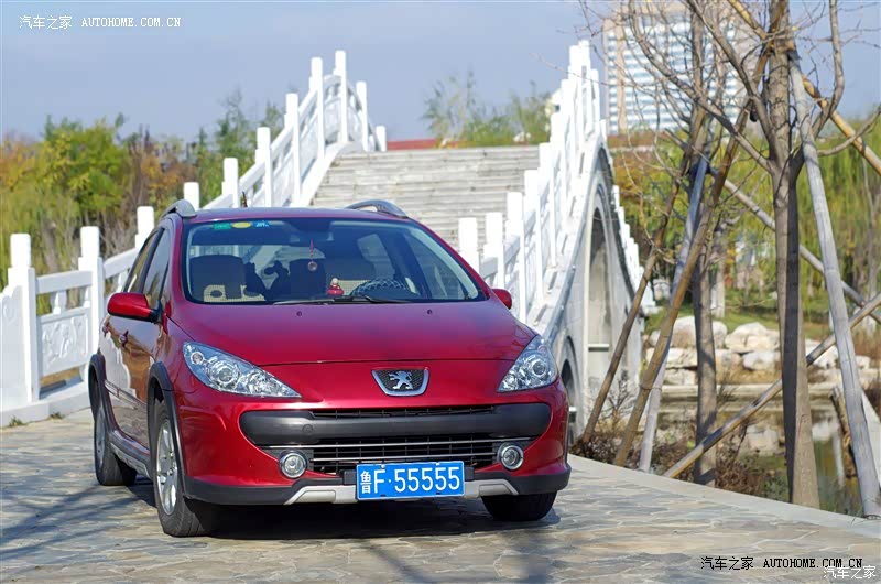 底盘扎实  操控满意  完全能够满足我的个人家庭用车需求  质量好